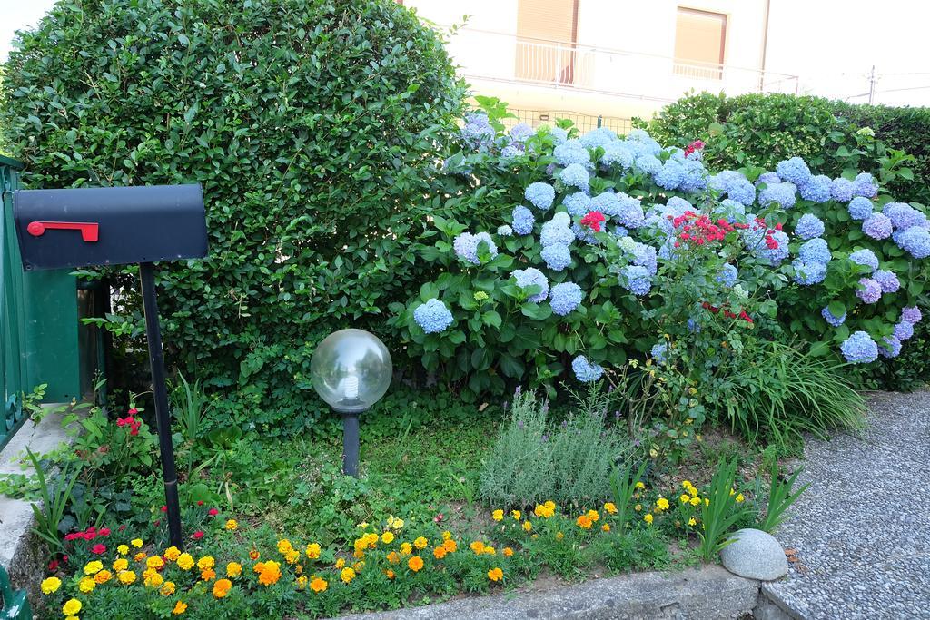 Aria Di Casa B&B Cantù Exteriör bild